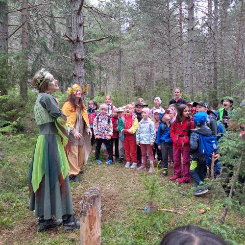 Märchenfiguren im Wald