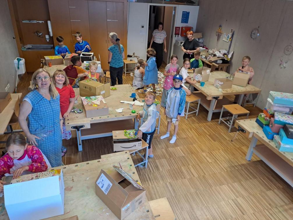 Kinder im Werkraum